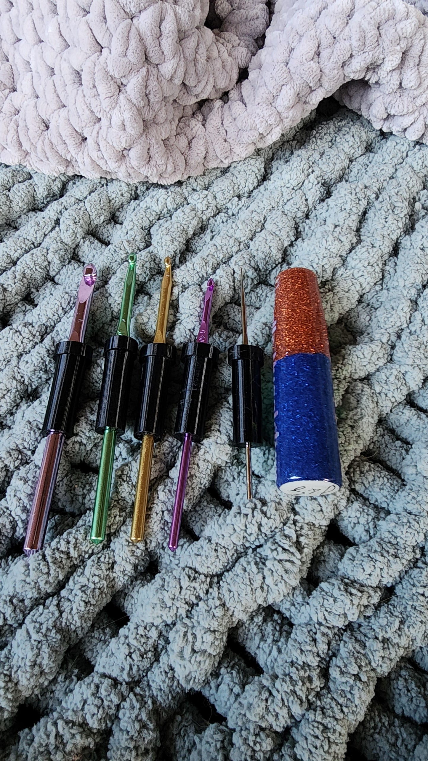 TWO COLOUR - The CrogoHandle